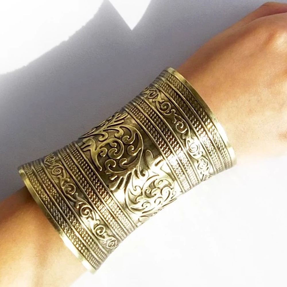 Vintage Alloy Wide Cuff Bracel - огляд і ціна Men Accessories India