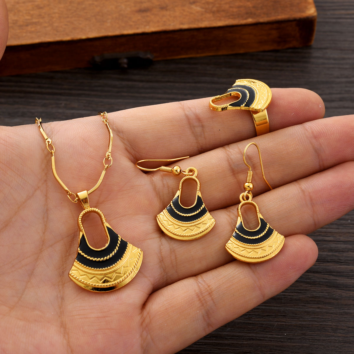 Fashion PNG Gold Color Jewelry - огляд і ціна Men Accessories India