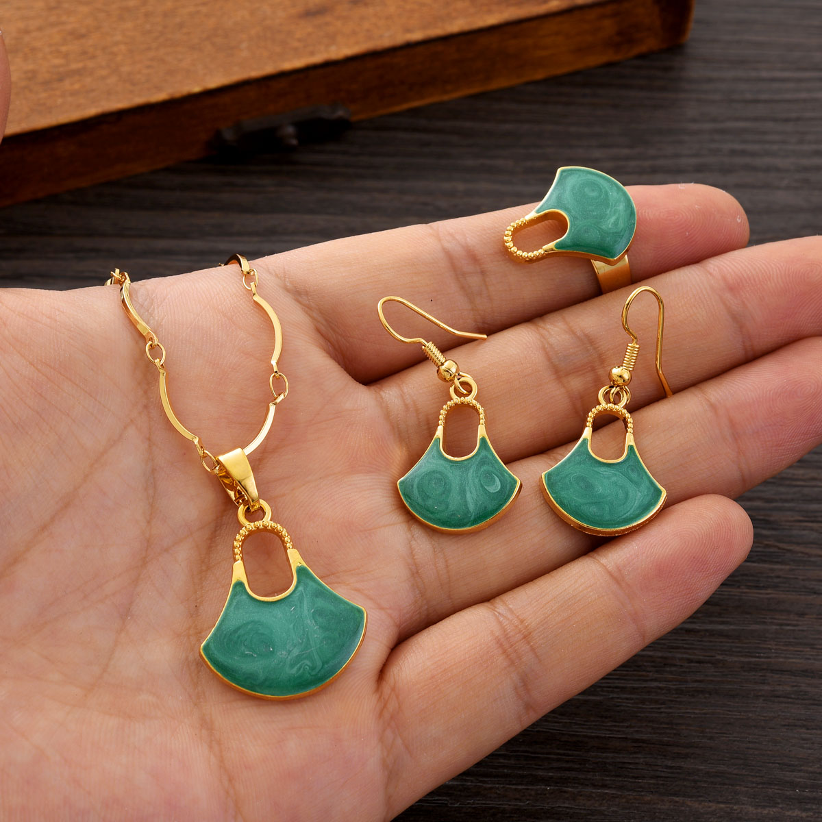 Fashion PNG Gold Color Jewelry - огляд і ціна Men Accessories India